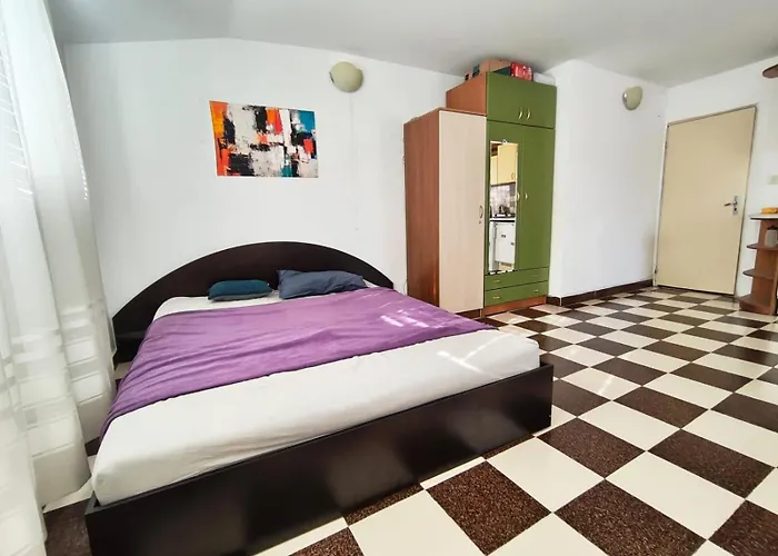 Alhana Panoramic - Center,